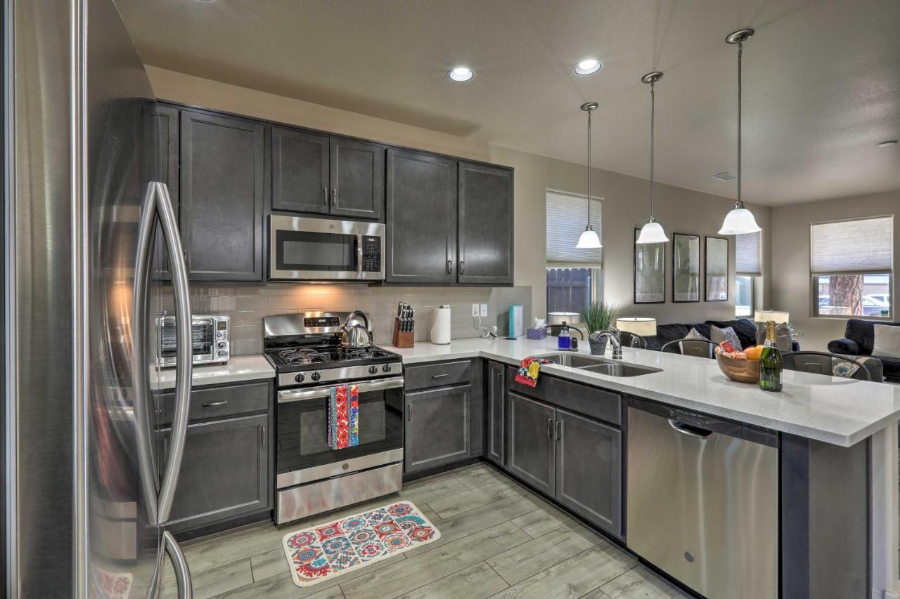 Centrally Located Vacation With Patio *